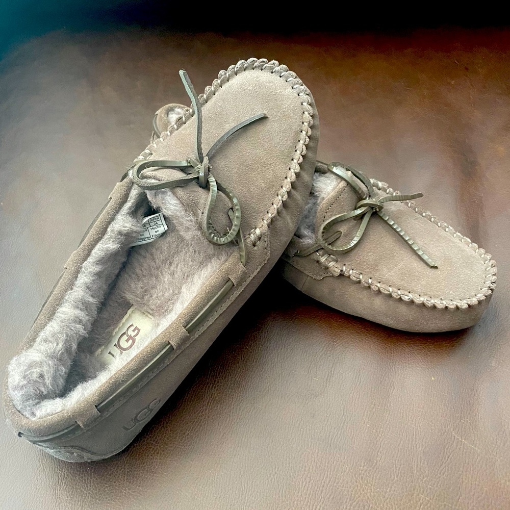 🔸SOLD🔸 NEW Ugg Dakota Moccasin Slippers, Size 7
